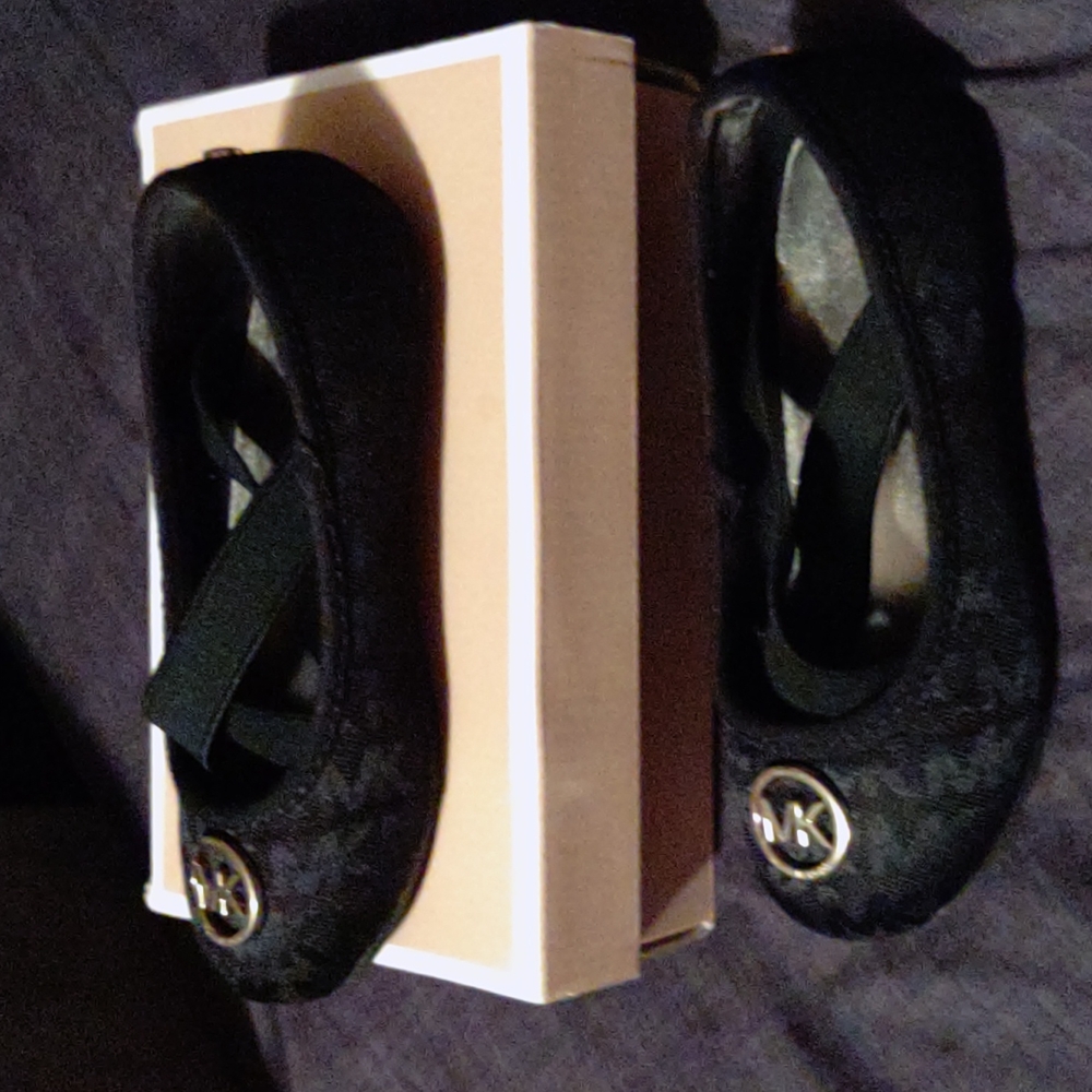 Black Michael Kors size 10 girls shoes - Picture 3 of 6